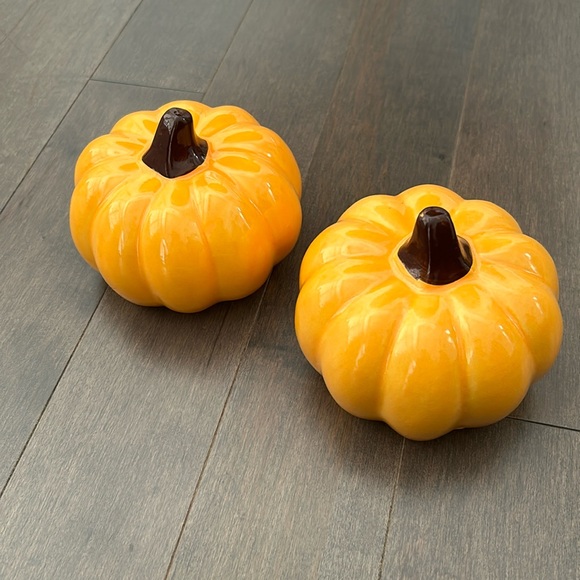 Set of 2 Ceramic Stoneware Pumpkins, Halloween Fall Decor, Orange Brown Harvest - Picture 2 of 8